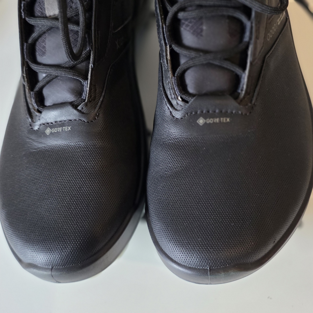 GORE-TEX Men's Black Waterproof Athletic Shoes